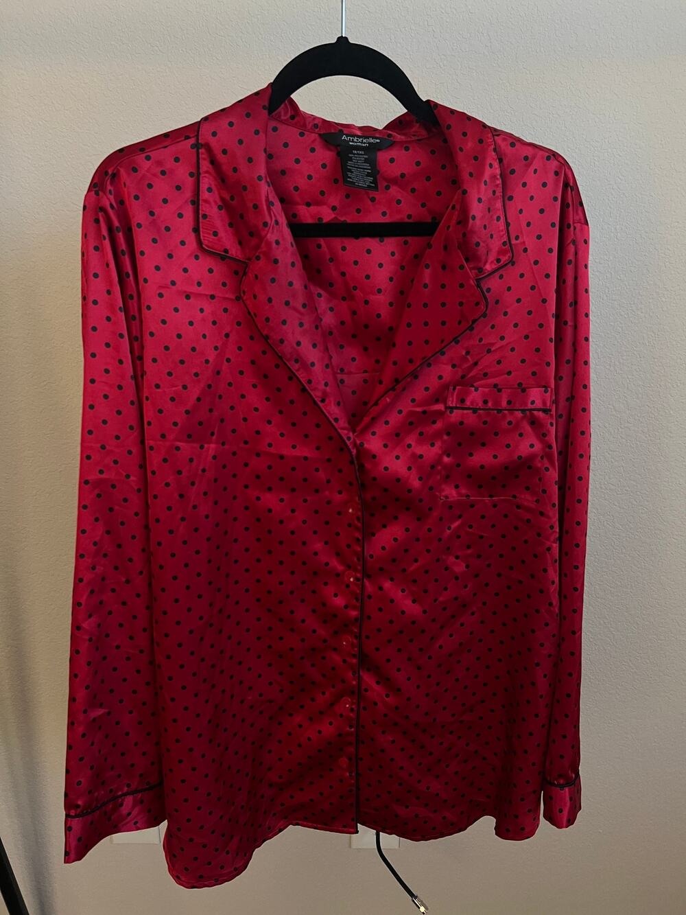 Ambrielle Woman red and black pajama shirt Size 1X Satin Feel